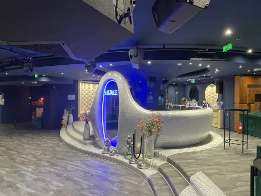 Wave Club Bar Central